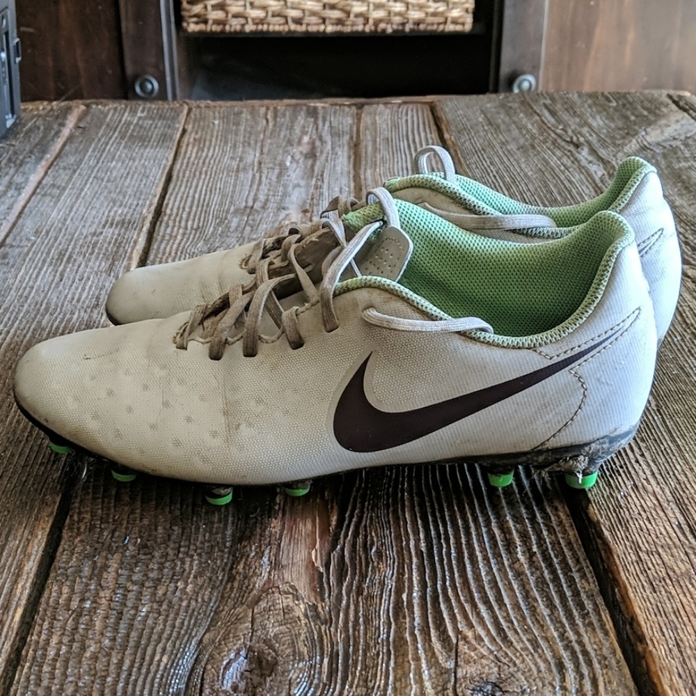 Womens Soccer Cleats Size 8.5
